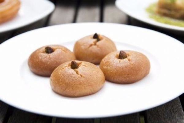 Bir bardak su içmeden o tatlıyı sakın yemeyin