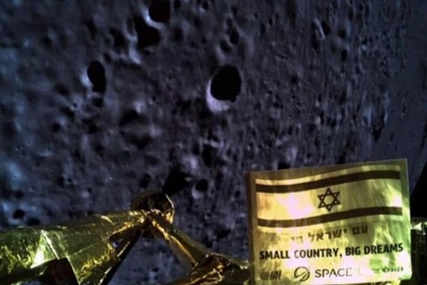 İsrail'in uzay aracı Ay'a çakıldı