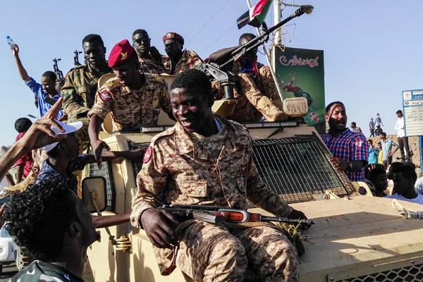 Sudan'da askeri geçiş konseyi üyeleri açıklanmadı