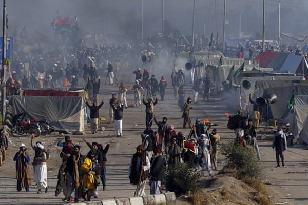 Pakistan'da pazar yerinde patlama