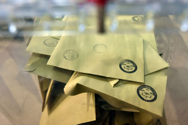 YSK, Diyarbakır Bağlar’da KHK'lı adaya mazbatasını vermedi