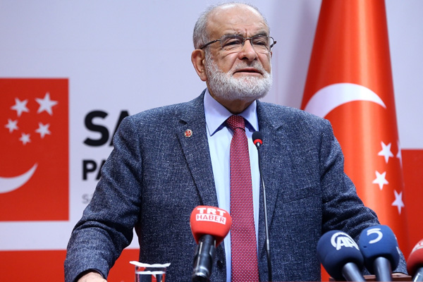 Temel Karamollaoğlu'ndan Çamlıca Cami çıkışı