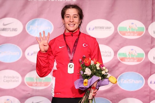 Bahçeli'den Yasemin Adar'a kutlama mesajı