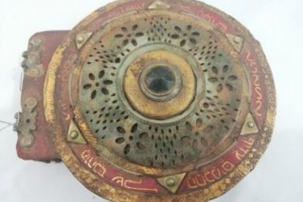 Diyarbakır'da 1100 yıllık kitap ele geçirildi