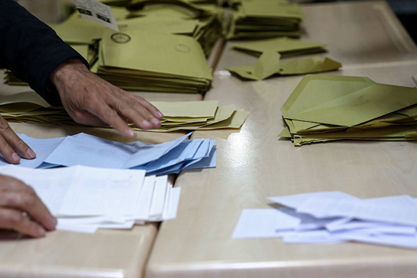 İstanbul Maltepe'de oy sayımına tekrar başlandı
