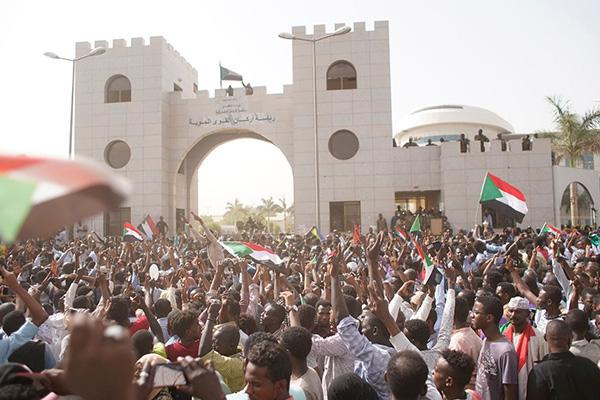 Beşir’in gitmesi, Sudan’daki sokak gösterilerini durduramadı