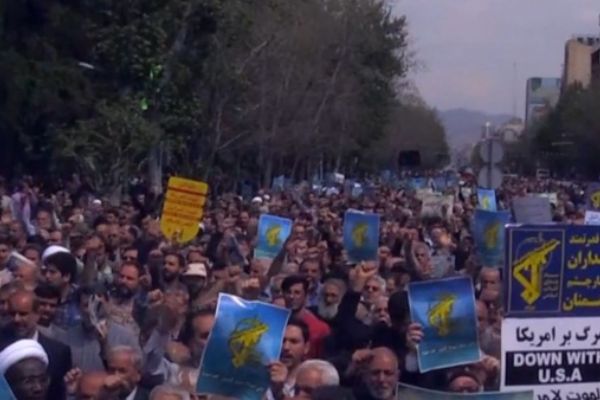İran'da ABD'nin Devrim Muhafızları kararı protesto edildi