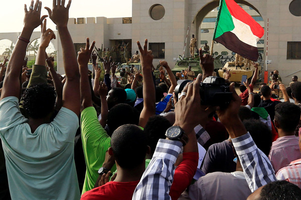 Sudan'da sokağa çıkma yasağı kaldırıldı