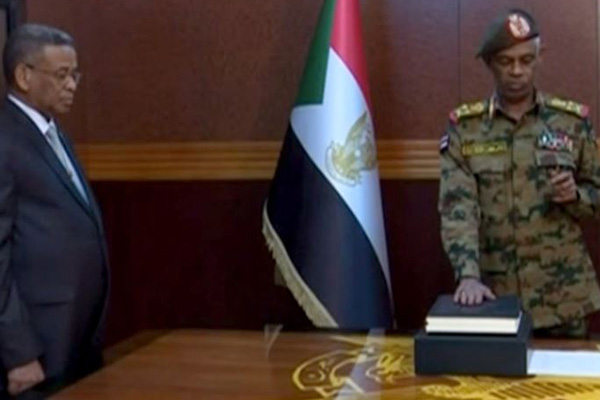 Sudan Askeri Geçiş Konseyi üyeleri yemin etti