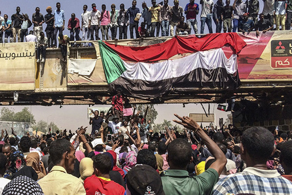 Sudan'da muhalefetten 7 talep: Yerine getirilene kadar oturma eylemlerine devam