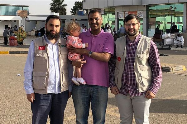 Suriye'de öksüz kalan Sudanlı bebek ülkesine döndü