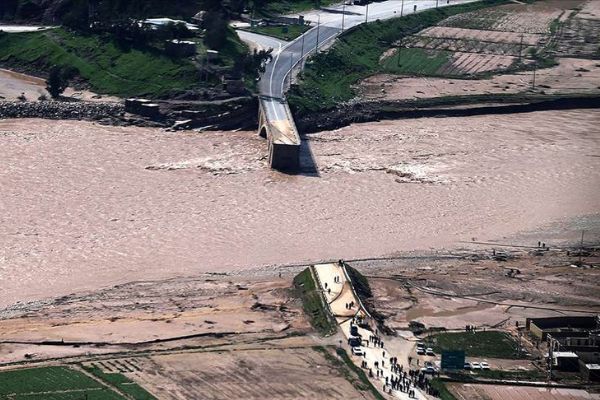 İran'daki sel felaketinde can kaybı 76'ya yükseldi