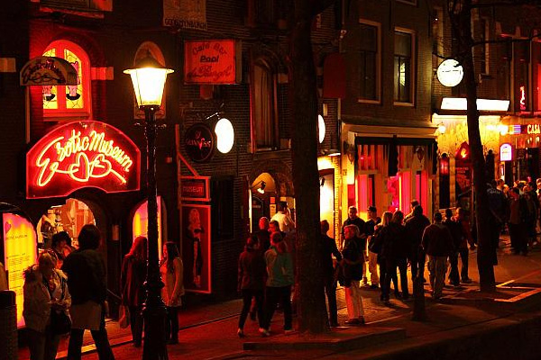 Hollanda'da fuhuş yasaklansın kampanyası: 40 bin imza toplandı