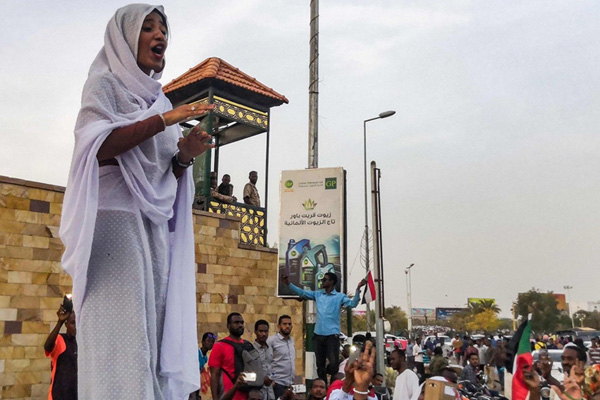 Sudan protestolarının sembolü oldu: Alaa Salah