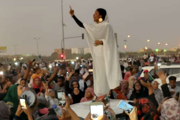 Sudan gösterilerinin yüzü: Alaa Salah