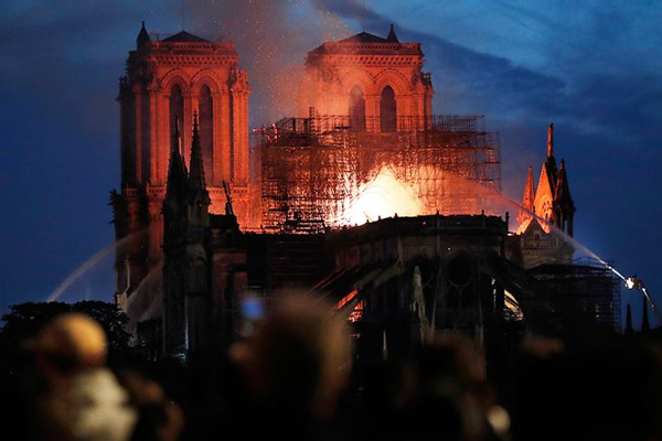'Notre Dame'da restorasyon 15 yıl sürecek'