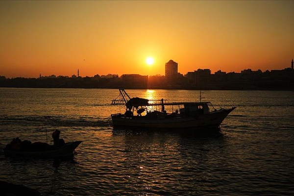 Gazze'de 15 millik avlanma mesafesi uygulamada