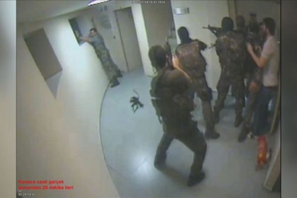 FETÖ'nün Atatürk Havalimanı'nı işgal girişimi davasında yeni görüntüler - Kule