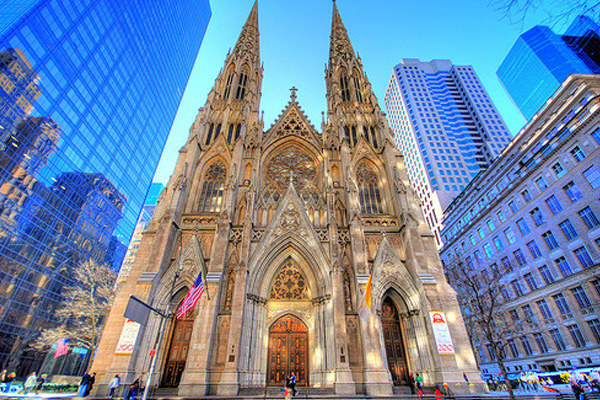 ABD'nin ünlü katedralinde saldırı paniği