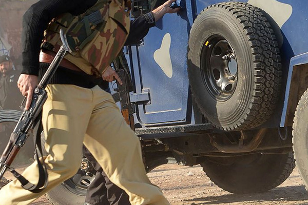 Pakistan'da yolcu otobüsü tarandı: Çok sayıda ölü var