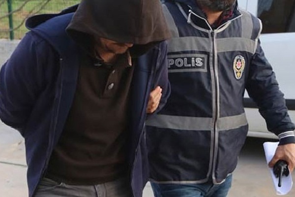 FETÖ'cü 2 öğretmen sınırda yakalandı