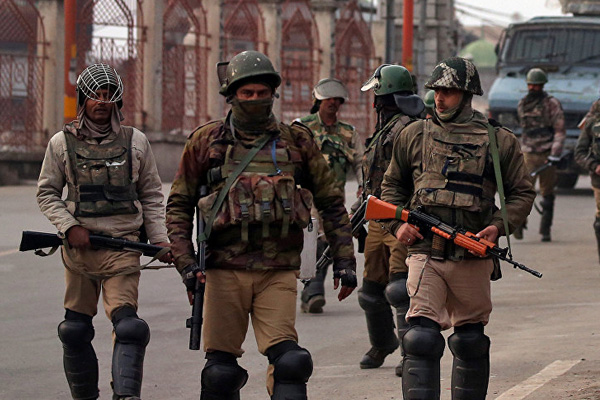 Hindistan'dan Keşmir hamlesi: Pakistan bölgesine sınır ötesi ticaret durduruldu