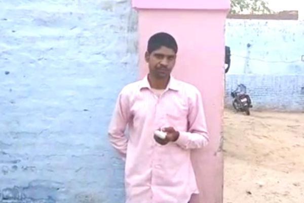 Hint seçmen, yanlış partiye oy verdiği için işaret parmağını kesti