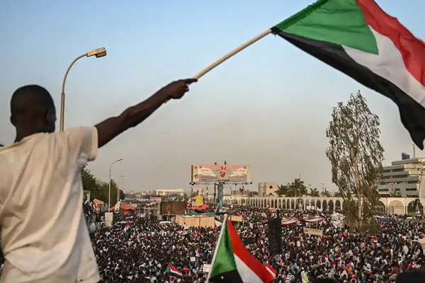 Sudan'da muhalifler geçici sivil yönetim ilan edilecek