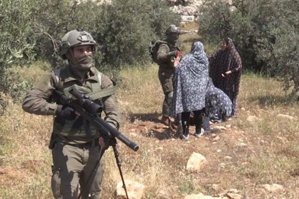 İsrail askerleri, yaralanan Filistinlinin hastaneye kaldırılmasını engelledi