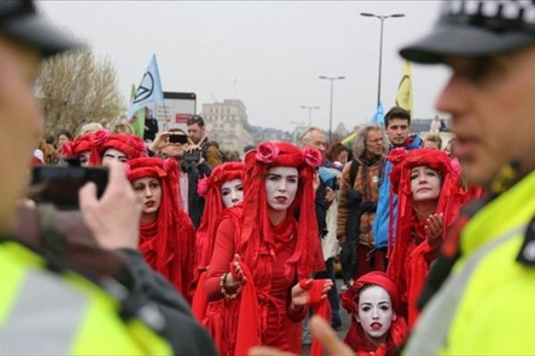 Londra'daki çevreci işgal eyleminde gözaltı sayısı 460 oldu