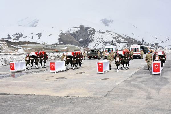 Hakkari şehitlerine veda