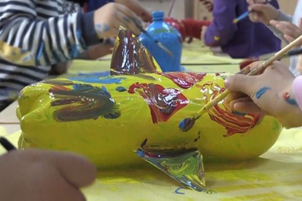 'Doğa dostu' minikler kendi oyuncaklarını yapıyor