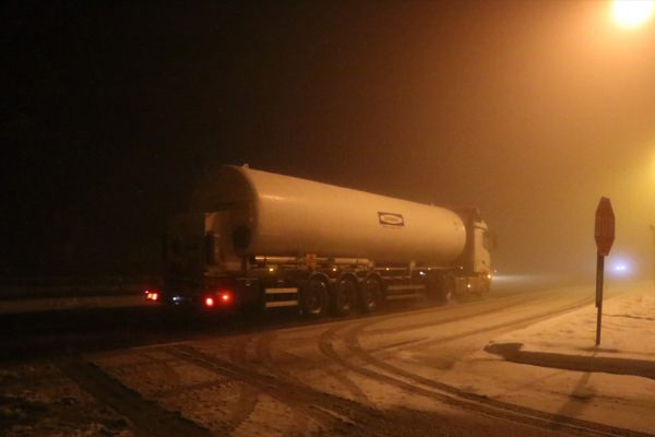 Bolu Dağı'nda kar yağışı