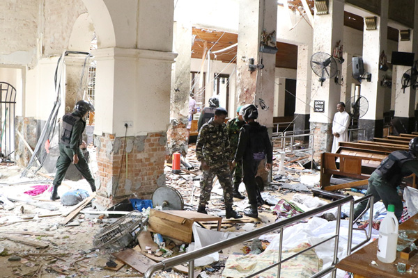 Sri Lanka'da kanlı pazar: Kiliseler ve otellerde patlama