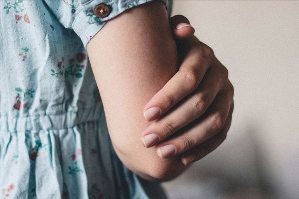 Tırnaklardaki koyu renk çizgiler hastalık habercisi