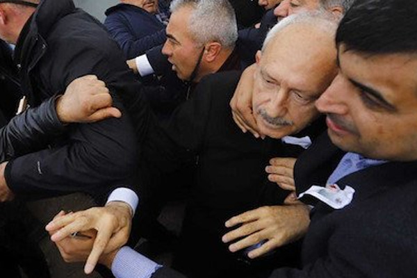 Şehit cenazesine giden Kılıçdaroğlu’na saldırı