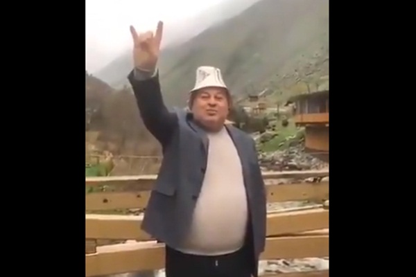 MHP'li vekil Tanrı Dağları'nda uludu