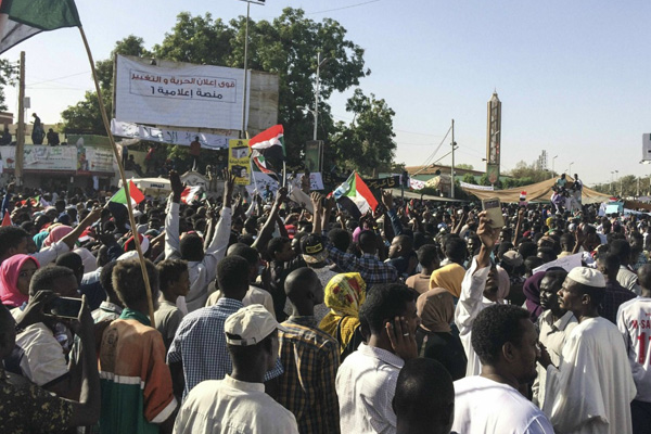 Sudan'da Askeri Geçiş Konseyinden göstericilere: Böyle devam edemez