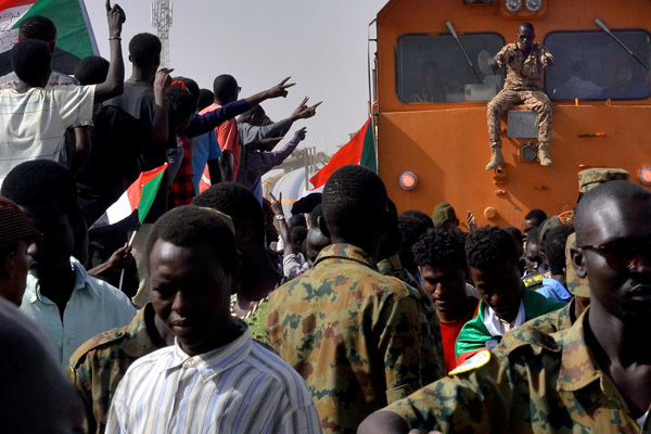 Sudan'da protestoculardan kritik karar