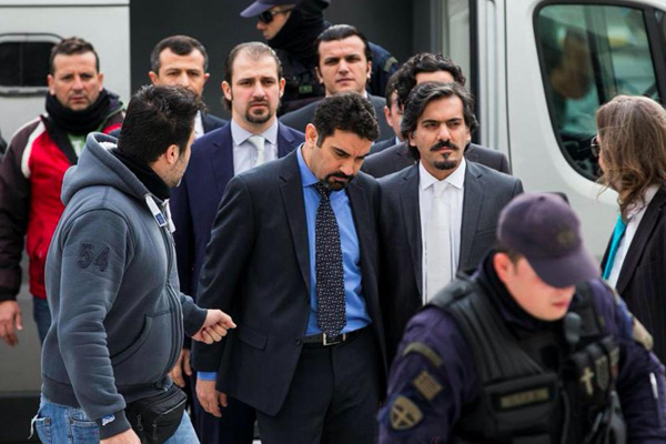 Yunan basını: FETÖ'cülerin koruma sayısı azaltıldı