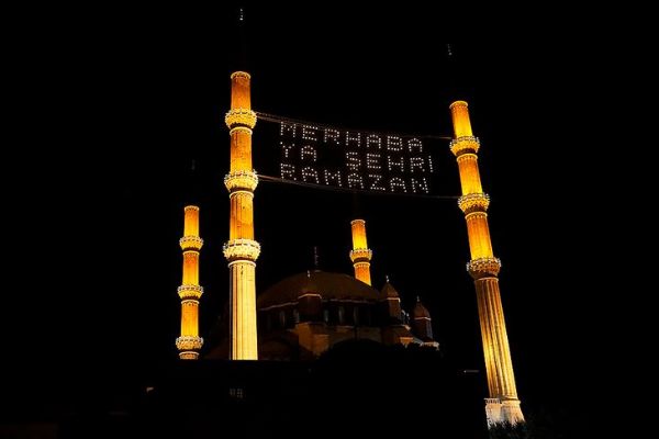 Osmanlı geleneği mahyalar, ramazana hazırlanıyor