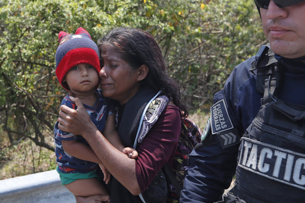 ABD sınırına gitmek isteyen 400 göçmen gözaltında