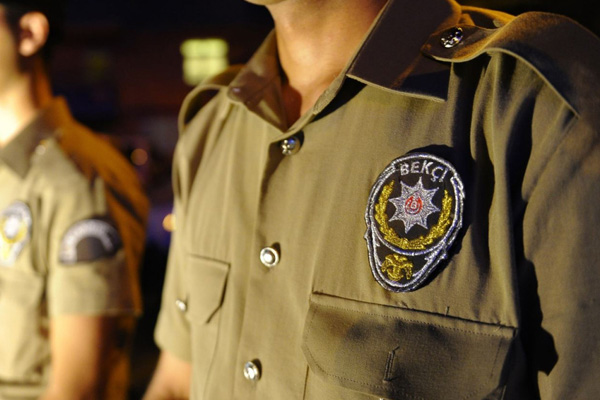 FETÖ'den aranan kişiyi bekçiler yakaladı