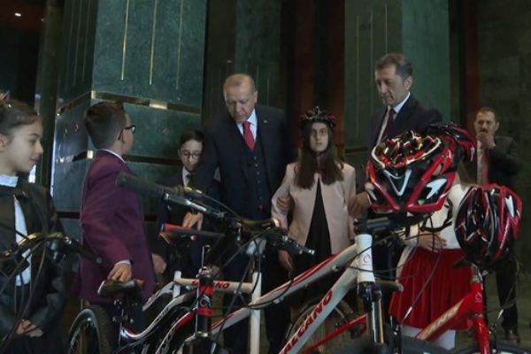 Cumhurbaşkanı Erdoğan çocukları kabul etti