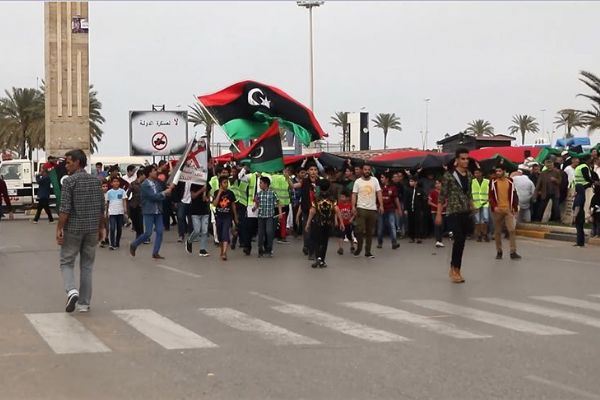Libya'da Hafter saldırılarına 'sarı yelekli' protesto