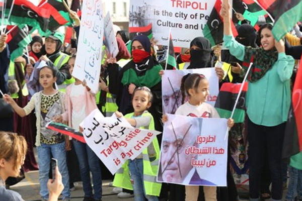 Libya'da Hafter'e sarı yelekli protesto