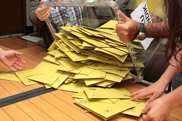 AK Parti'den ''sandık görevlisi'' açıklaması