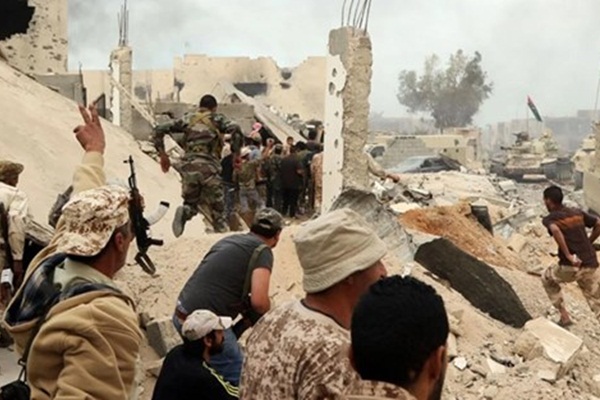 'Darbeci Hafter 4 Türk'ü esir aldı' iddiası