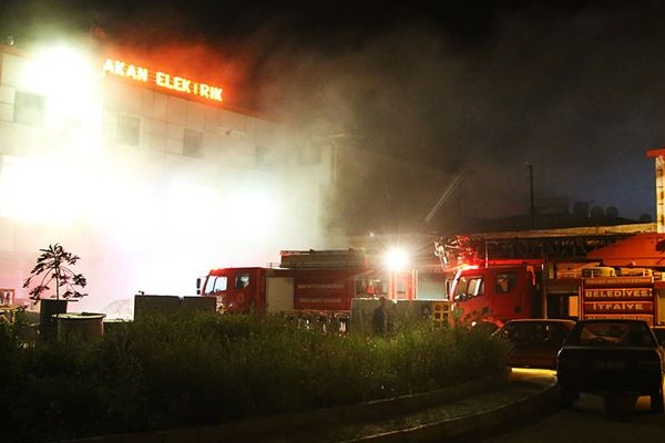 Sultanbeyli'de yangın çıktı