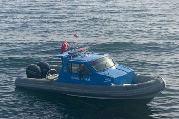 Kazlıçeşme sahilinde denizden erkek cesedi çıktı